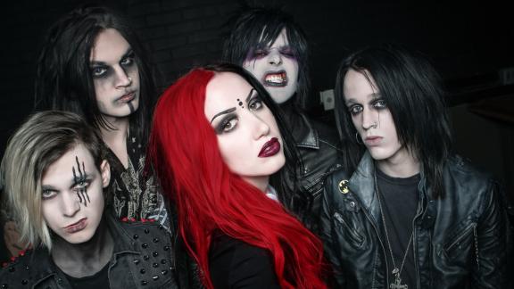 NEW YEARS DAY présente le clip 'Disgust Me'