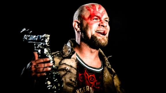 Ivan Moody quitte FIVE FINGER DEATH PUNCH au beau milieu d'un concert