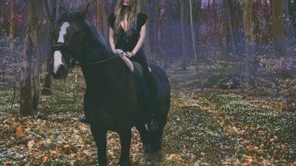 MYRKUR est de retour avec un single