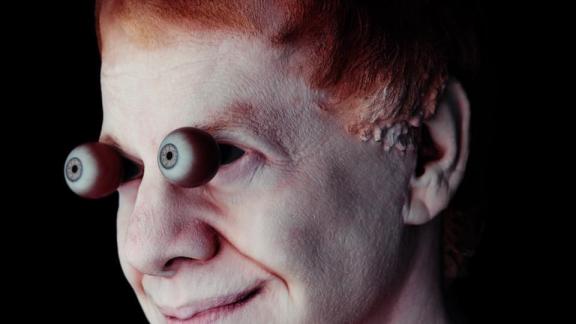 Danny Elfman est désolé, mais il a un nouveau single