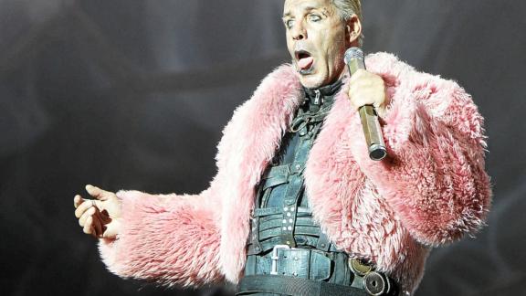 Till Lindemann s'essaye au russe dans son dernier single