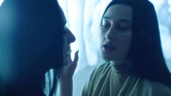 ZOLA JESUS repousse la sortie de son album et sort une vidéo pour nous consoler 