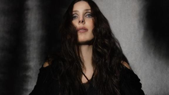 CHELSEA WOLFE sort de l'ombre pour la fin de l'été