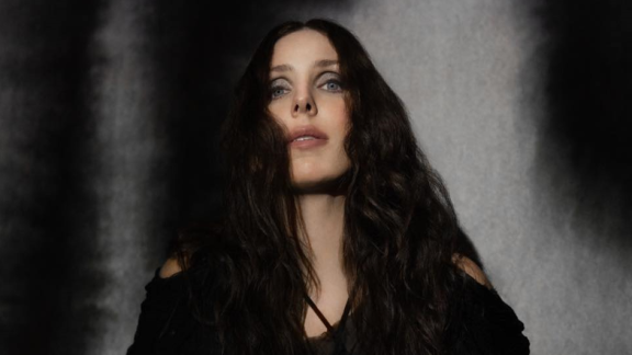 CHELSEA WOLFE accompagne son nouvel album d'une vidéo