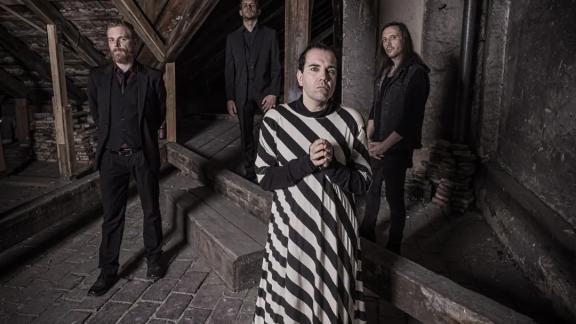 WHISPERS IN THE SHADOW annonce son prochain album avec un premier titre