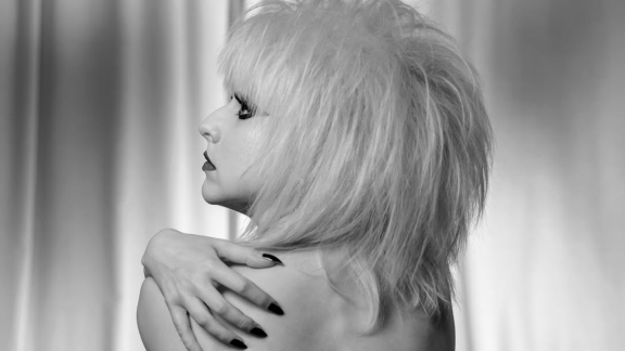 SUZI SABOTAGE se libère des fantômes du passé dans son dernier single