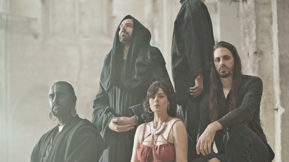 IGORRR explore les ténèbres avec Infestis