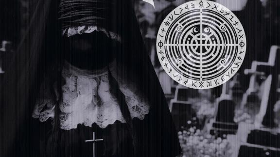 PUPPE MAGNETIK propose sa version d 'un titre catchy avec The Labyrinth