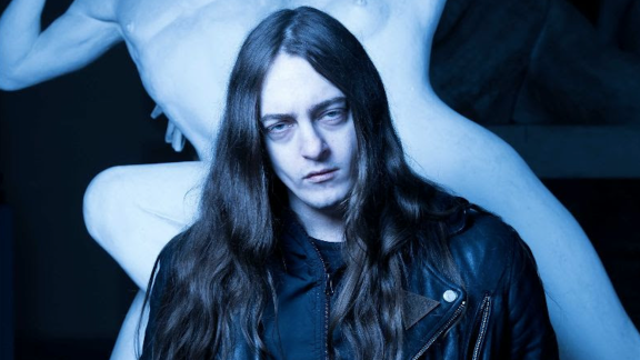 C'est l'été, venez donc vous rafraichir dans la piscine de PERTURBATOR