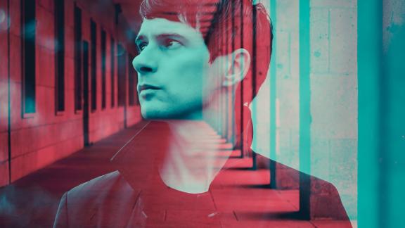 ISAAC HOWLETT sort le single Eggshell