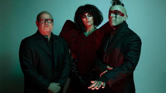 PUSCIFER sort Pendulum et son clip