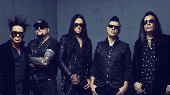 Les 69 EYES survivent et continuent leur bout de chemin avec un nouveau titre