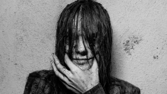 SOFIA ISELLA sort un nouveau single rageur d'inspiration biblique