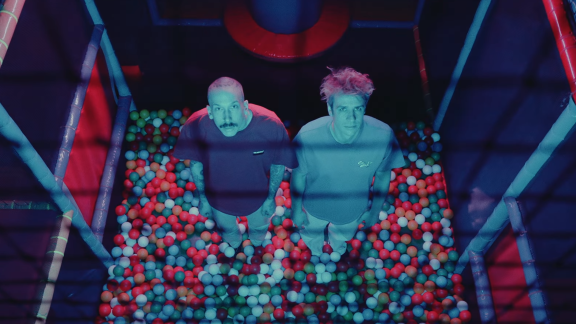 DOODSESKADER chante ses échecs dans son nouveau single