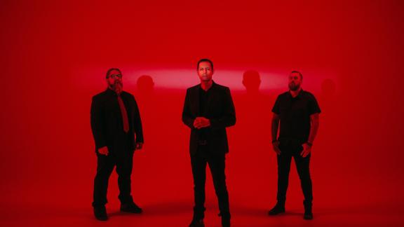 PURE OBSESSIONS & RED NIGHTS reprend EURYTHMICS