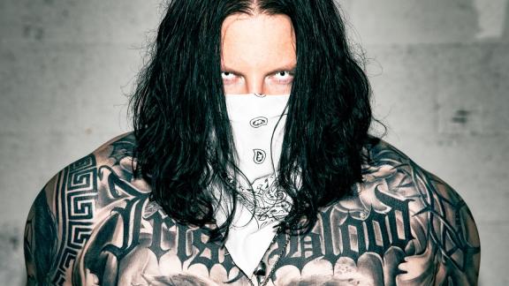 NATHAN JAMES partage le single Surrender