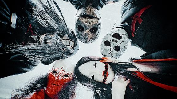 SCARE THE CHILDREN passe le micro aux voix dans nos têtes