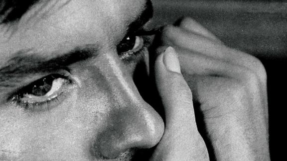 Un mois avant son nouvel album, TRAITRS nous noie dans ses cauchemars