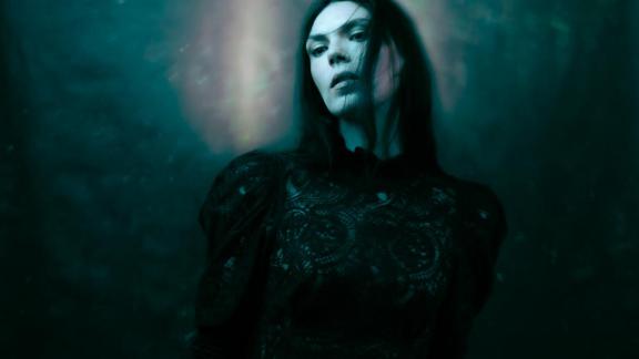 A.A. Williams annonce son prochain album et en partage un nouveau morceau