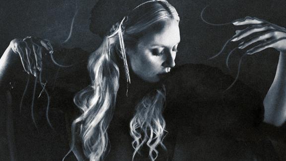 EIVØR ouvre un nouveau chapitre avec Healer