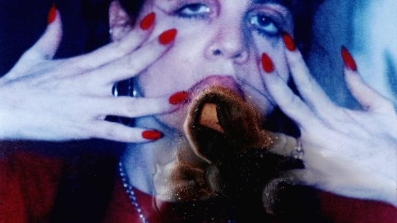 Avis de tempête : LÉA JACTA EST partage un nouveau single