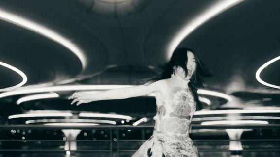 OTAY:ONNI fait caca de l'amour dans son nouveau single