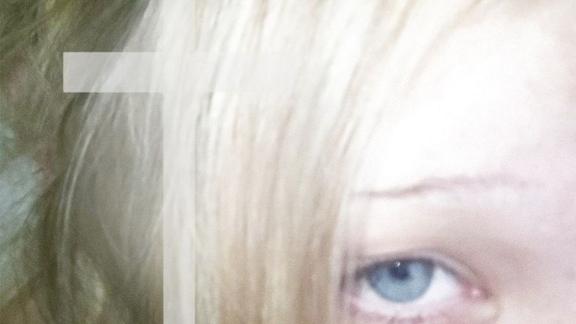 SAD MADONA invite CASKET CASSETTE sur le single Intimacy