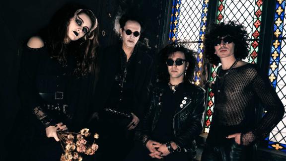 SEXBLOOD commence à saigner son troisième album avec un premier single