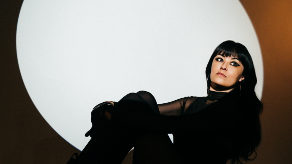 SINE présente son prochain album avec le single Cruel