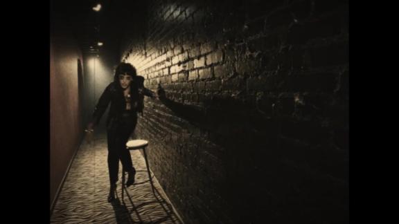 CROWJANE s'inspire de l'expressionnisme allemand dans son nouveau clip