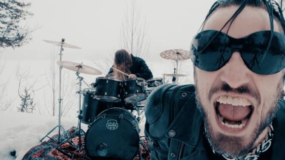 SHINING chante le froid du nord dans son nouveau single