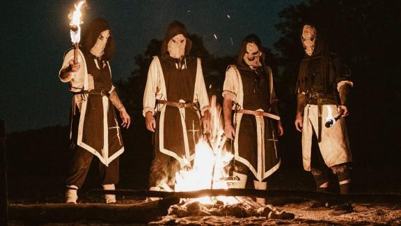 LES BÂTARDS DU ROI promettent une nuit éternelle pour leur prochain EP
