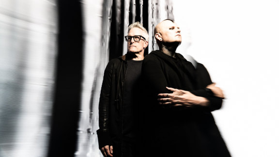 A PLACE TO KILL, avec Richard Patrick et Jim Louvau, sort le single Ugly World